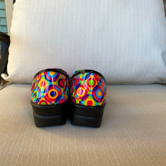 Slip resistant clogs - Picture 3 of 5